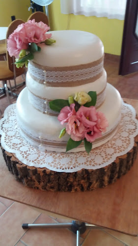 Opinii despre Sipaki Cukrászda în Békés - Vendéglátás