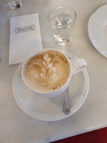 Opinii despre Hauer cukrászda és kávéház în Budapest - Vendéglátás