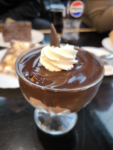 Opinii despre Kismandula Cukrászda în Debrecen - Vendéglátás