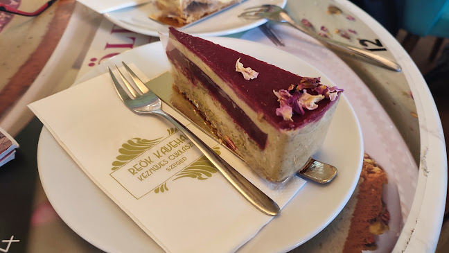 Opinii despre Reök Kézműves Cukrászda és Kávéház în Szeged - Vendéglátás