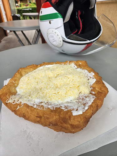 Opinii despre Dezső bácsi - Lángos Palacsinta Kávé Üdítő în Dunaharaszti - Vendéglátás