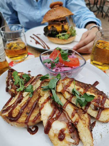 Adam's Kávézó, Étel- és Koktélbár - Vendéglátás