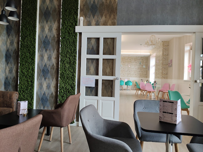 Opinii despre Macaron Kávézó és Cukrászda în Sajószentpéter - Vendéglátás