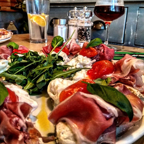 Anyukám Mondta - Vendéglátás