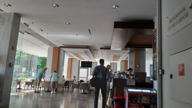 Comentarii opinii despre Veli Bej kávézó