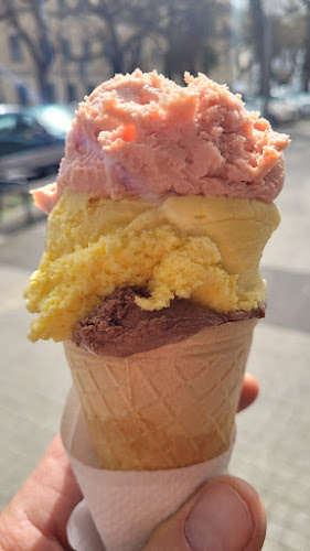 Opinii despre Sárvári Cukrászda în Eger - Vendéglátás