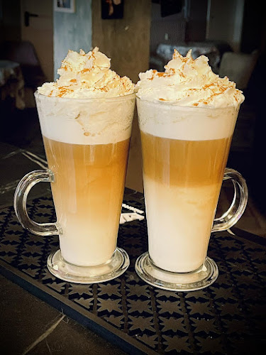 Opinii despre KultPont Kávézó és Kamaraterem în Salgótarján - Vendéglátás