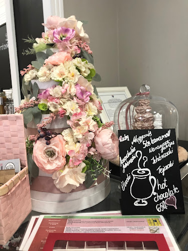 Opinii despre Sakura Cukrászda în Nagymaros - Vendéglátás