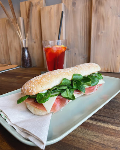 Opinii despre SD Coffee Bar & Pizza în Tatabánya - Vendéglátás