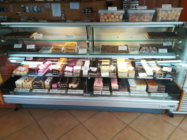 Opinii despre Sweet-Ice Bt. - Bayer Cukrászda în Salgótarján - Vendéglátás