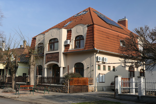 Szekszárd, Mikes u. 8, 7100