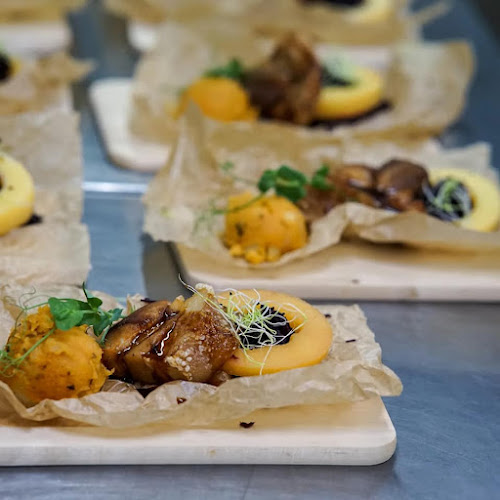 Opinii despre Harcsa Csárda în Százhalombatta - Vendéglátás