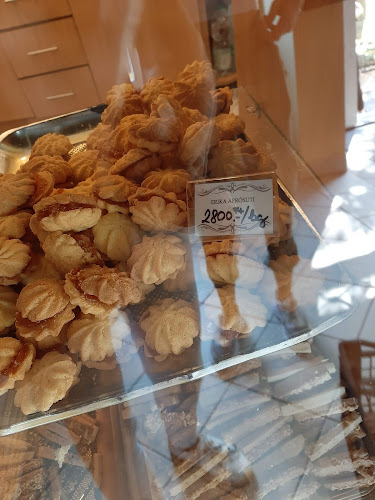 Opinii despre Rétesbolt - Cukrászda és Kávézó în Orosháza - Vendéglátás