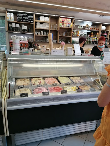 Opinii despre Mátyás Cukrászda în Szeged - Vendéglátás