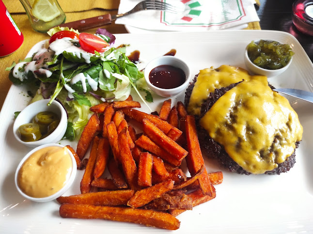 Comentarii opinii despre Happy Day Barbecue & Burger Bár Étterem Gödöllő