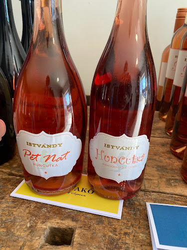 Comentarii opinii despre BADIZSON - termelői borkimérés