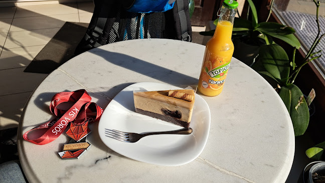 Budakalász, Petőfi tér 2, 2011