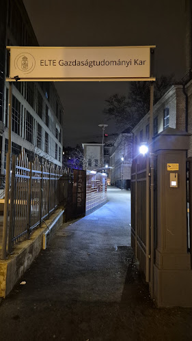 Opinii despre Könyvtár Klub & Treffort Kert în Budapest - Vendéglátás