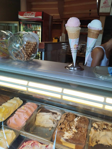 Fincsi Fagylaltozó - Vendéglátás