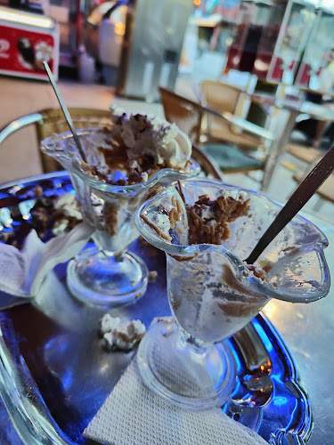 Opinii despre Osváth Cukrászda în Balatonfenyves - Vendéglátás