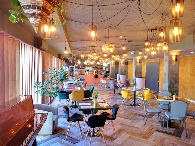 Opinii despre KultPont Kávézó és Kamaraterem în Salgótarján - Vendéglátás