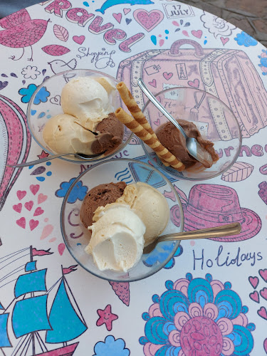 Opinii despre Zsitvai Cukrászda în Szekszárd - Vendéglátás