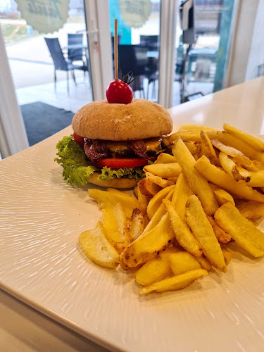 Opinii despre Tánti Házias Ízek în Újhartyán - Vendéglátás