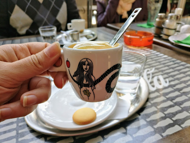 Opinii despre Cafe Intenzo în Budapest - Vendéglátás