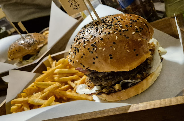 Luki's Burger - Tass