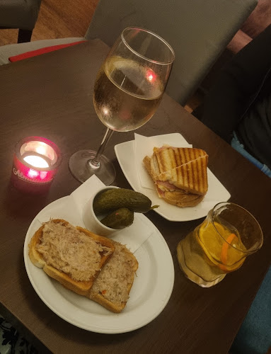 Pikk Dáma Söröző - Vendéglátás