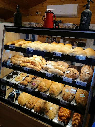 Comentarii opinii despre REGE pékség és élelmiszer Ravazd