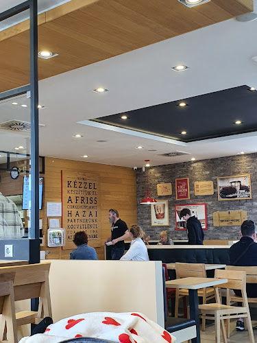 KFC Szolnok Auchan DT - Szolnok