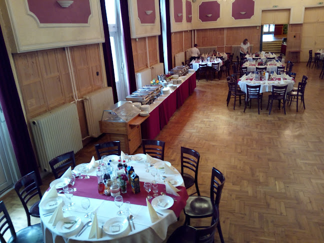 Opinii despre Köszi Kő Café în Budapest - Vendéglátás