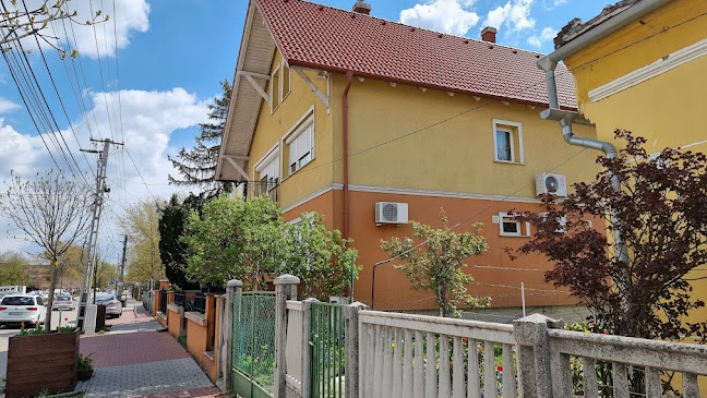 Opinii despre Pisztácia Fagyizó în Komárom - Vendéglátás