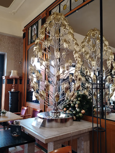 Opinii despre Központi Kávéház Szamos Cukrászda în Esztergom - Vendéglátás