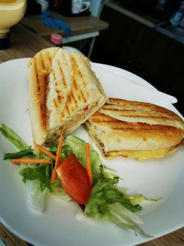 Opinii despre FULL Café & Sandwich Bar în Ózd - Vendéglátás