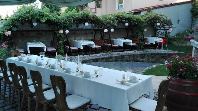 Borköltők Társasága Pince Étterem - Vendéglátás