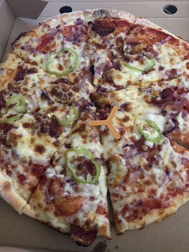 Opinii despre Virágh Söröző és Pizzéria în Csenger - Vendéglátás