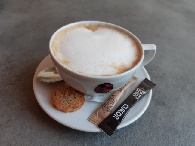 Opinii despre Kastély Kávézó în Gyula - Vendéglátás