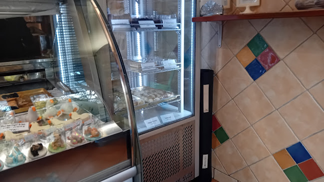 Comentarii opinii despre Hollósy Cukrászat Pasarét