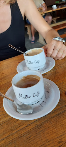 Pilisvörösvár, Hősök tere 1, 2085