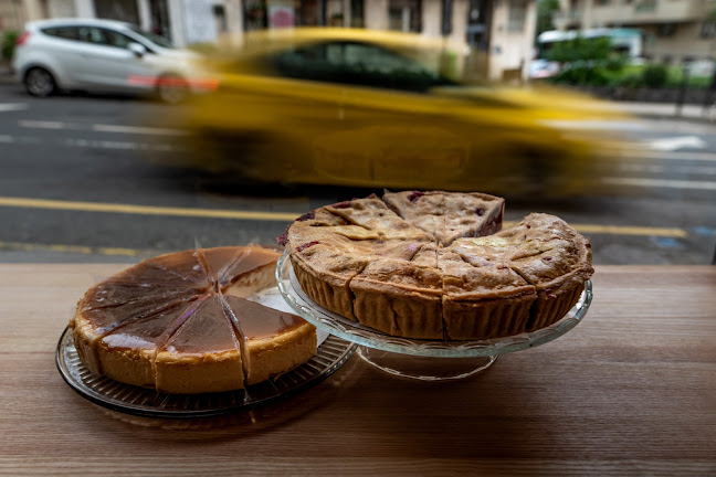 Grinder Fitness & Coffee Shop - Budapest