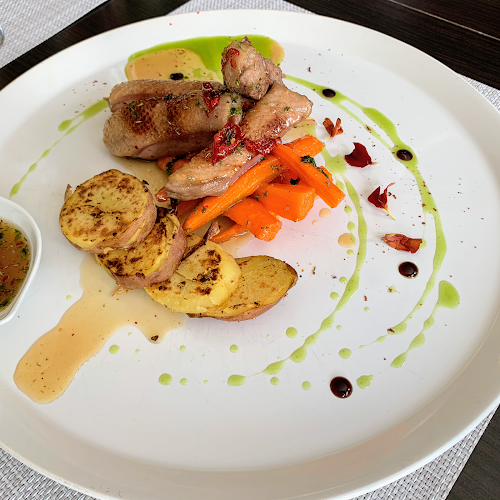 Bor & Bazsalikom Pizzéria, Étterem - Vendéglátás