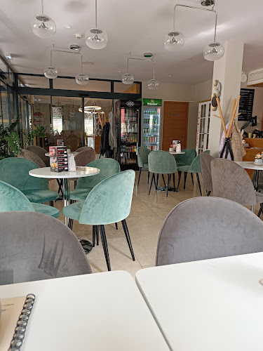 Comentarii opinii despre Kafana Kávézó és Delikát Kft.