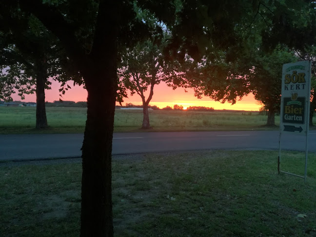 Tabán Sörkert - Vendéglátás