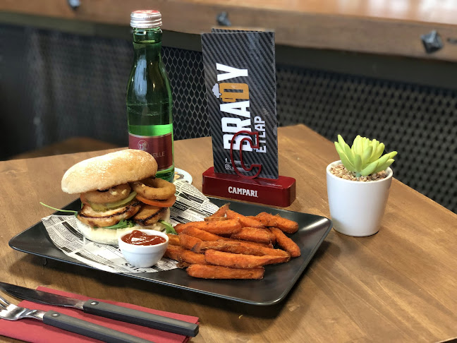 Opinii despre Brady Bar în Győr - Vendéglátás