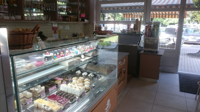 Opinii despre Juhász cukrászda és fagyizó" în Békés - Vendéglátás