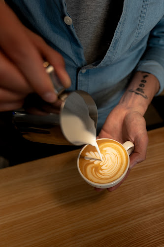 Grinder Fitness & Coffee Shop - Budapest