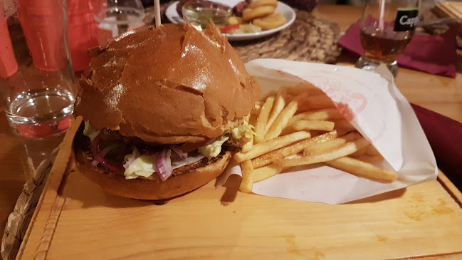 Comentarii opinii despre Kalóz Pizza-Grill-Hamburger-Tészta-Gyros