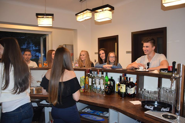 Opinii despre Adam's Kávézó, Étel- és Koktélbár în Nagykanizsa - Vendéglátás